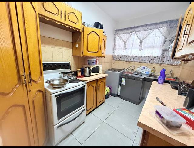 2 BEDROOM APARTMENT FOR SALE IN VANDERBIJLPARK CW 6